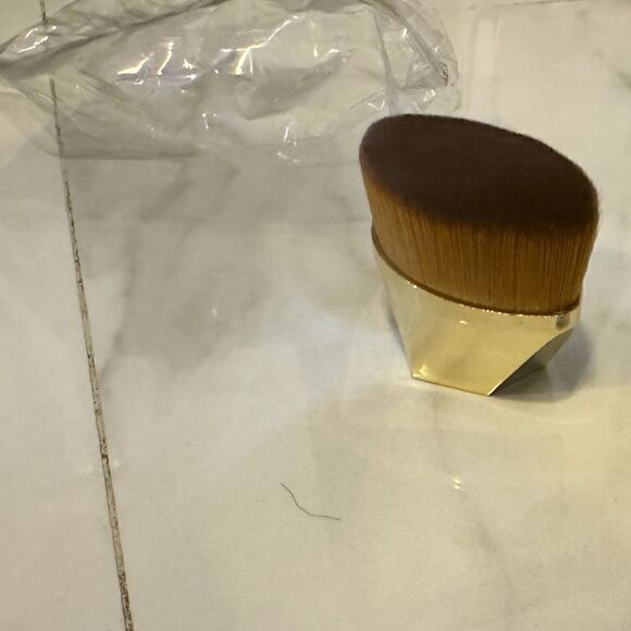 Gold Make-up brush #11 - Picture 3 of 3